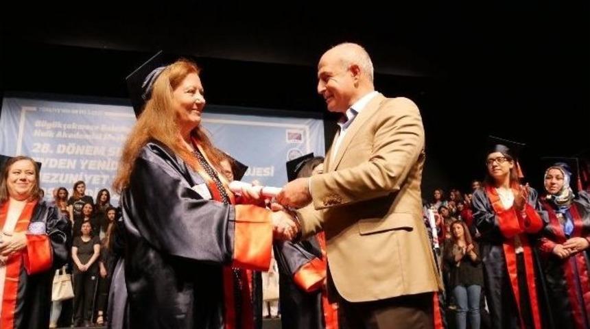 Eyop 2015-2016 D&ouml;nemi Mezunları Diplomalarını Aldı