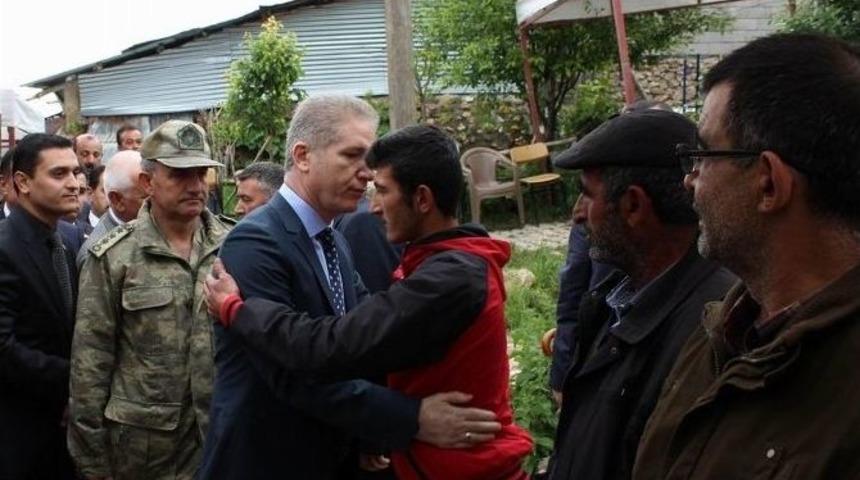 Sivas Valisi G&uuml;l, Şehit Ailesine Taziye Ziyaretinde Bulundu