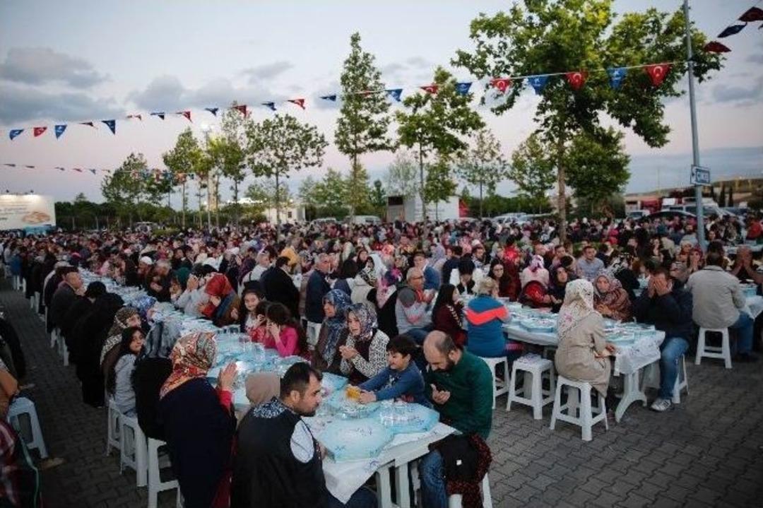 Mahalle İftarları Komşuları Aynı Sofrada Buluşturdu