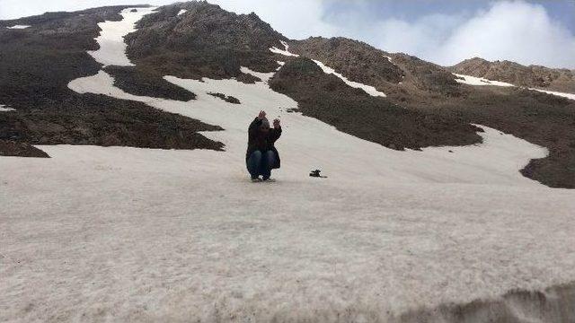 Karapet Geçidi’nde Kar Hala Erimedi