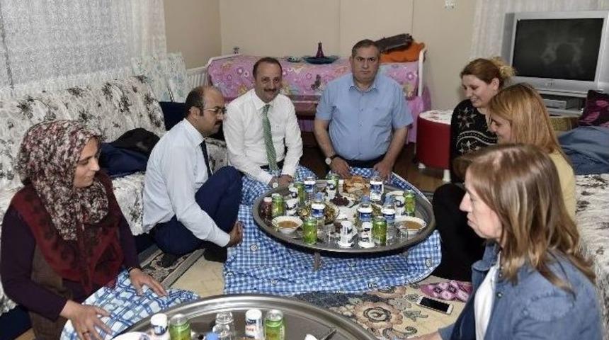 S&uuml;rpriz İftar Ziyareti