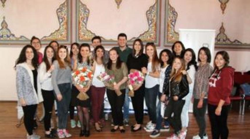 Gen&ccedil; Eczacılar, Berko İla&ccedil;&rsquo;ın Desteğiyle İşaret Dili &Ouml;ğrendi