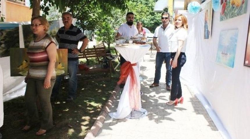 Sokak Hayvanları İ&ccedil;in Resim Sergisi