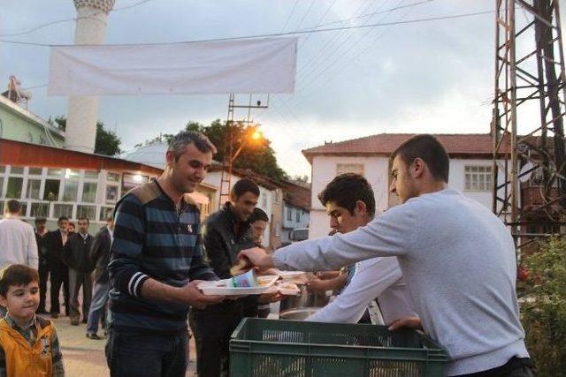 Pazaryeri’nde İlk Mahalle İftarı Yapıldı