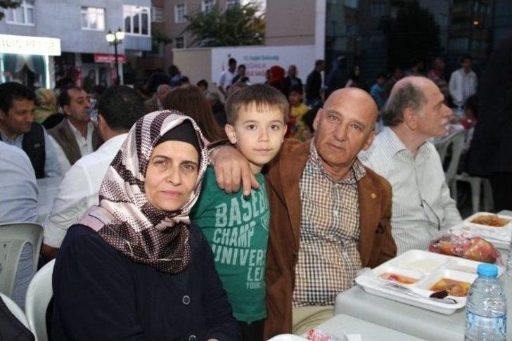 Başkan Altınok Öz, Orucunu Soğanlık Mahallesi’nde Vatandaşlarla Birlikte Açtı G1