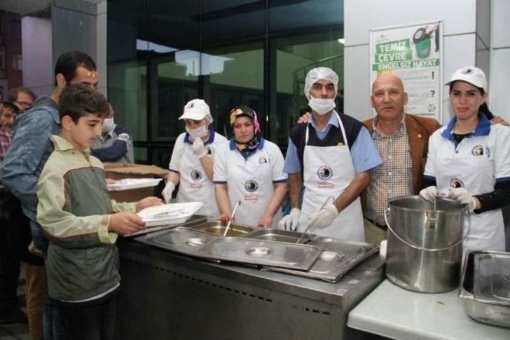 Başkan Altınok Öz, Orucunu Soğanlık Mahallesi’nde Vatandaşlarla Birlikte Açtı G2