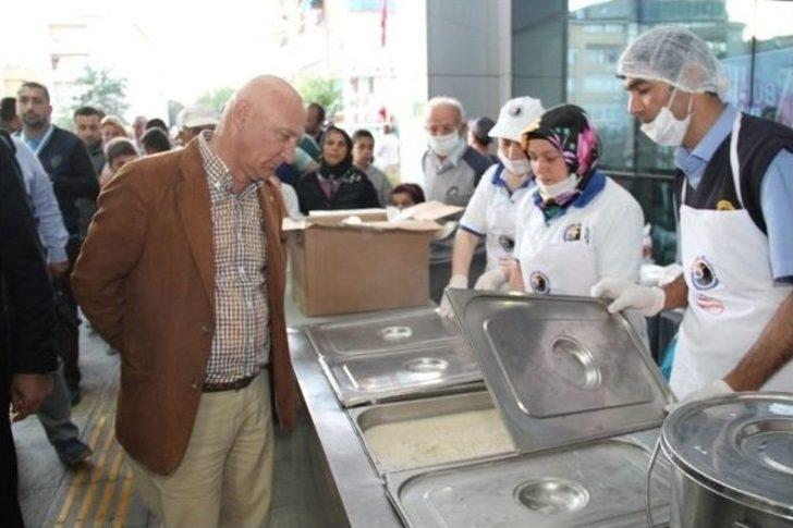 Başkan Altınok Öz, Orucunu Soğanlık Mahallesi’nde Vatandaşlarla Birlikte Açtı G5