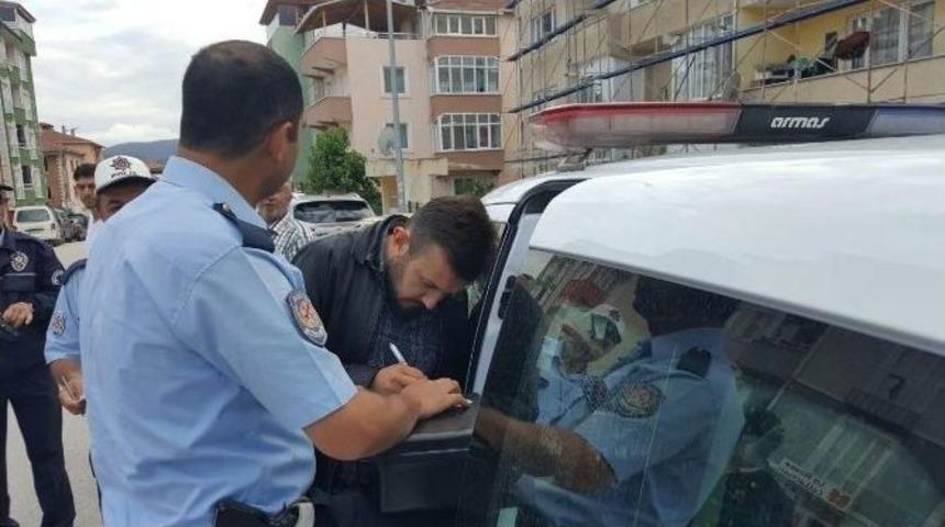 Bisikletli &Ccedil;ocuk Minib&uuml;se &Ccedil;arpınca Yaralandı