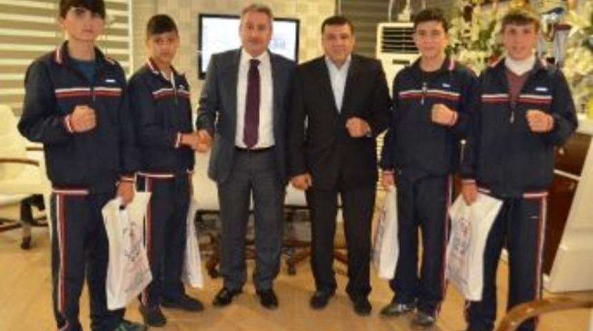 Yolspor&rsquo;un Şampiyon Boks&ouml;rlerine Kutlama