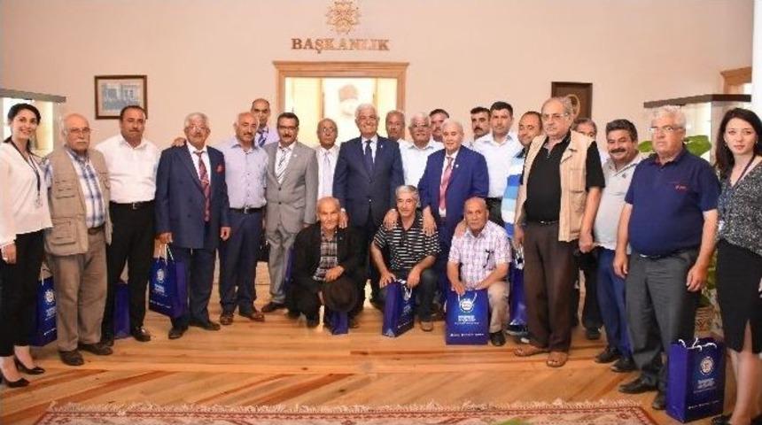 Milaslı Muhtarlar Başkan G&uuml;r&uuml;n&rsquo;&uuml; Ziyaret Etti
