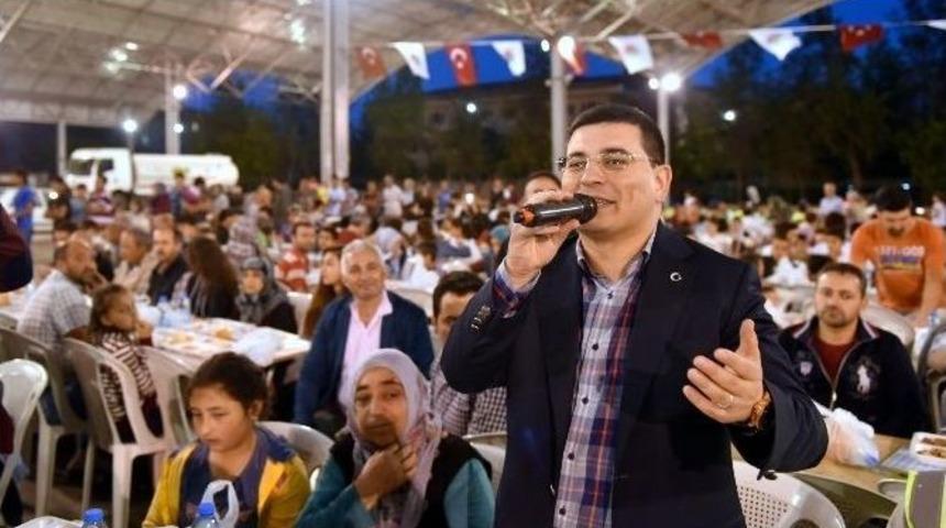 T&uuml;t&uuml;nc&uuml; İftarını Halkıyla Yapıyor