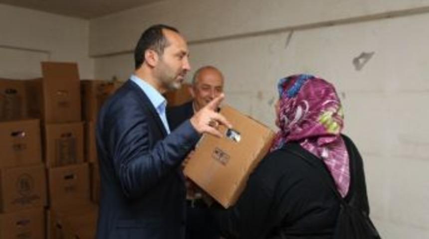 &Uuml;nye Belediyesi&rsquo;nden 2 Bin 500 Aileye Ramazan Yardımı