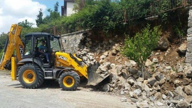 Zarar Gören İstinat Duvarı Güçlendiriliyor