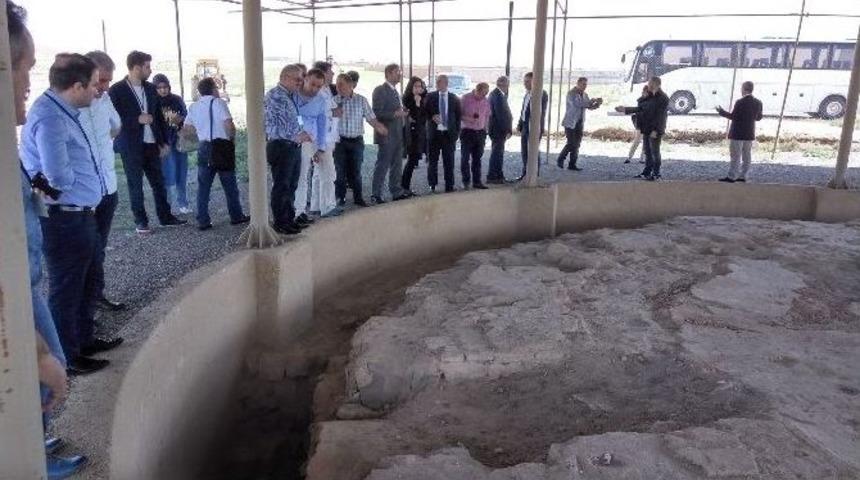 İmam-ı Gazali&rsquo;nin T&uuml;rbesinin Yapılması İ&ccedil;in Harekete Ge&ccedil;tiler