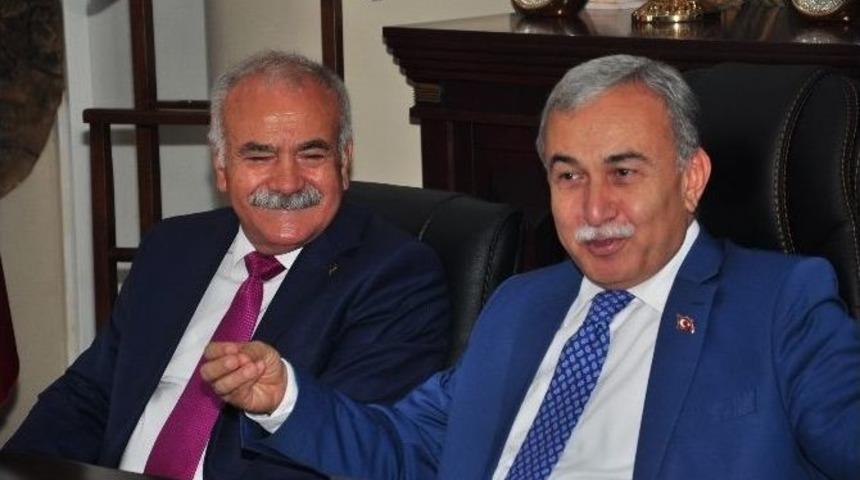 Vali B&uuml;y&uuml;k&rsquo;ten Esnaflara Duygulu Veda