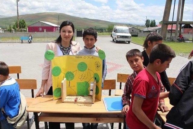 Köy Okulunda Bilim Şenliği