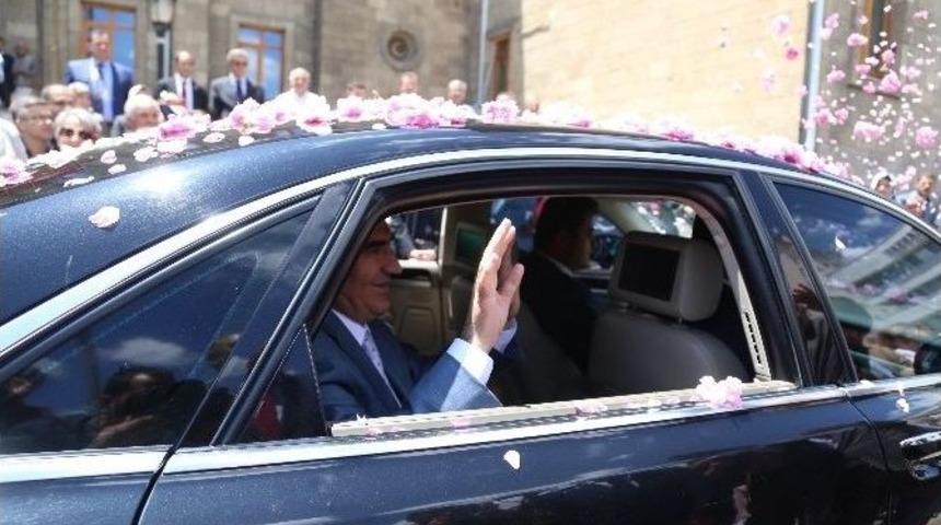 Vali&rsquo;ye Veda Kuyruğu