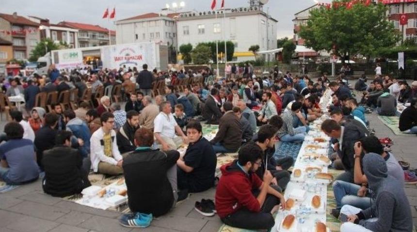 İhh&rsquo;dan Bartın&rsquo;da Bin 200 Kişilik İftar