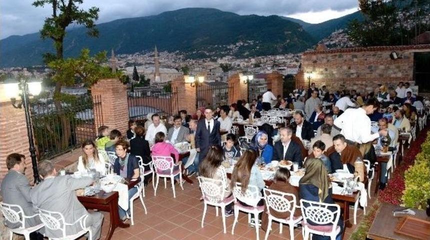 Osmangazi Meclis &Uuml;yeleri İftarda Buluştu