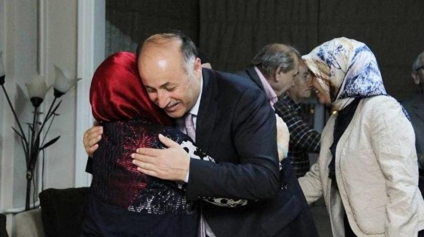 Vali Azizoğlu&rsquo;ndan Huzurevi Ziyareti