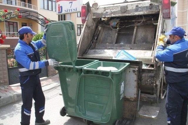 Ergenekon Mahallesine 800 Plastik Çöp Konteyneri