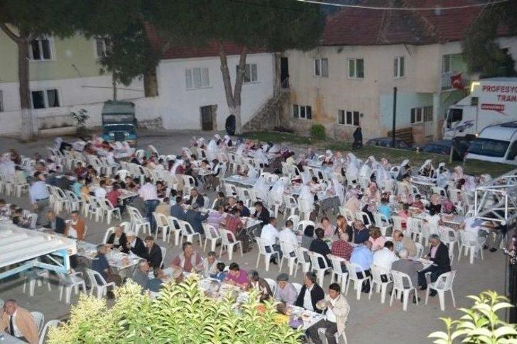 Başkan Özakcan, İftar Sofralarında Vatandaşlarla Buluşuyor G3