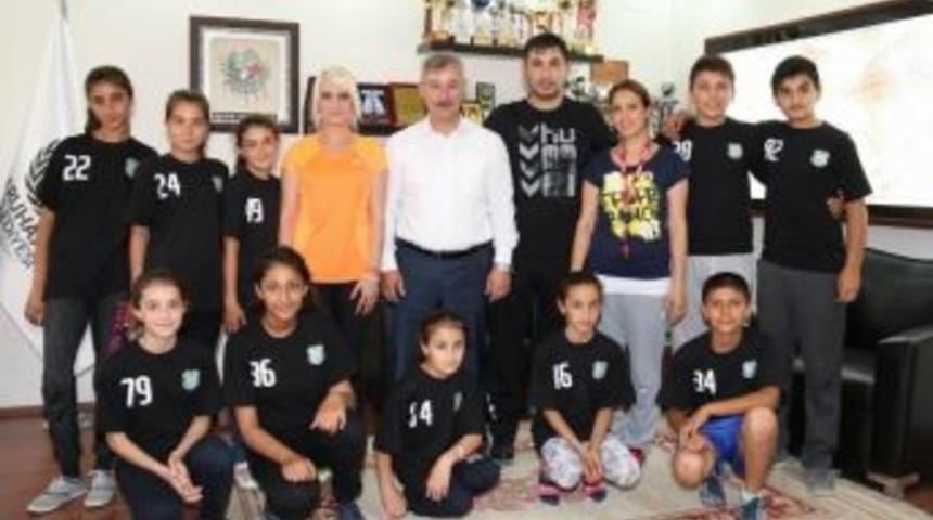 Saruhanlı’da Badminton Takımı Kuruldu