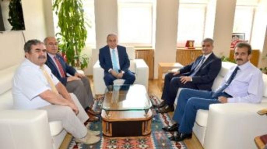 Vali B&uuml;y&uuml;k, İl Milli Eğitim M&uuml;d&uuml;rl&uuml;ğ&uuml;ne Veda Ziyaretinde Bulundu