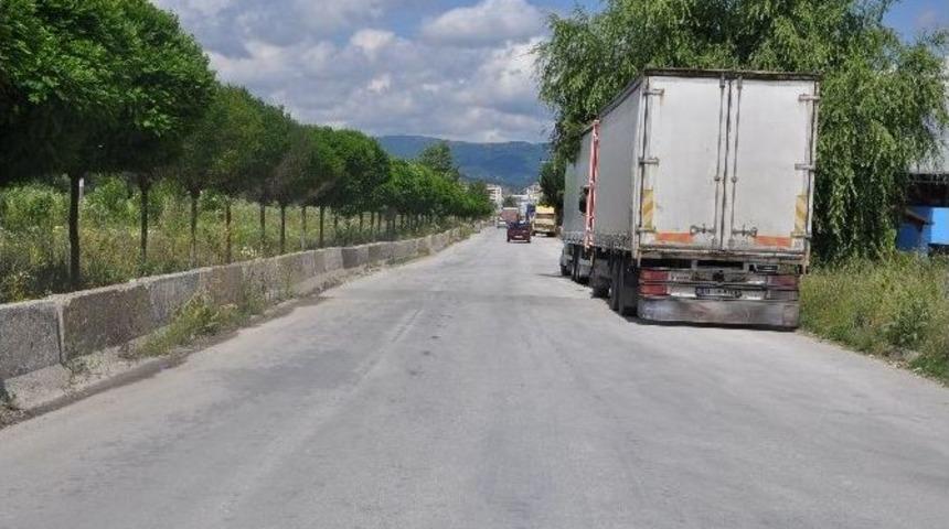 Boz&uuml;y&uuml;k&rsquo;te Laz Ahmet Caddesine Park Yasağı Geliyor