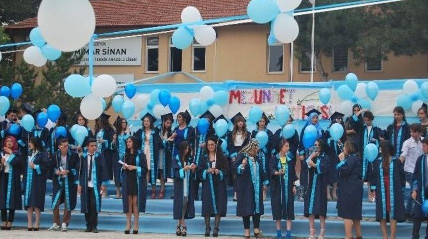 Bozüyük Mimar Sinan Mesleki Ve Teknik Anadolu Lisesi’nde Mezuniyet Töreni
