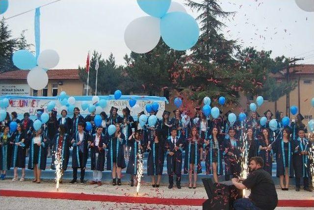 Bozüyük Mimar Sinan Mesleki Ve Teknik Anadolu Lisesi’nde Mezuniyet Töreni