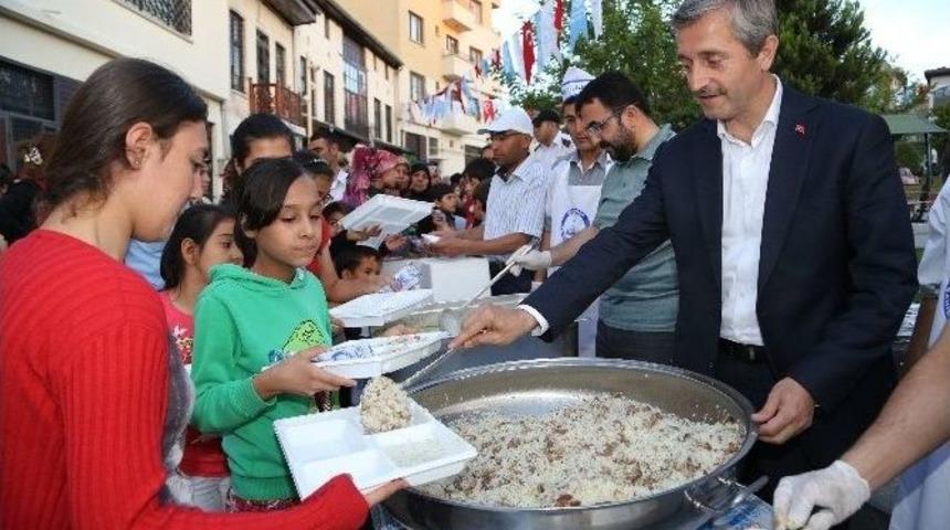 Tahmazoğlu, İftarını Vatandaşlarla Açtı