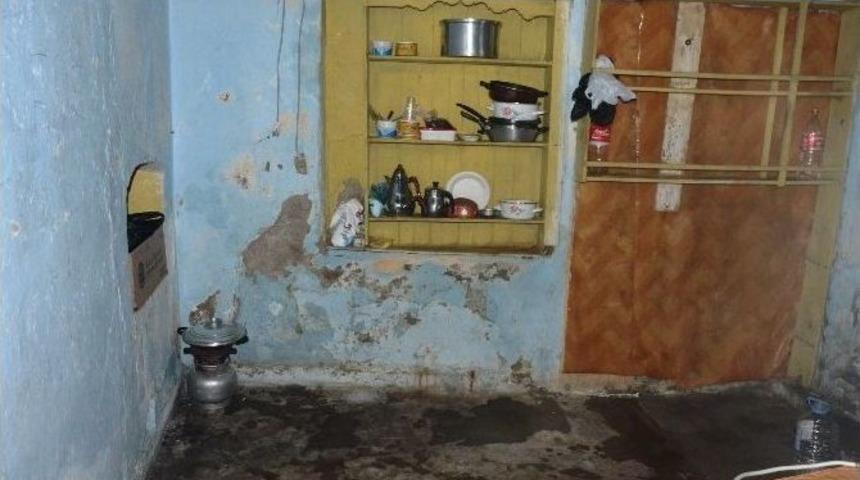 9 Kişilik Suriyeli Aile Yaşam M&uuml;cadelesi Veriyor