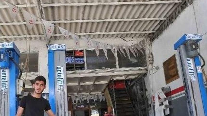 &Ccedil;atıdan D&uuml;şen Demirci Ustası Yaralandı