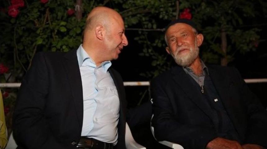 Başkan &Ccedil;olakbayrakdar Her Akşam Vatandaşlarla Bir Arada