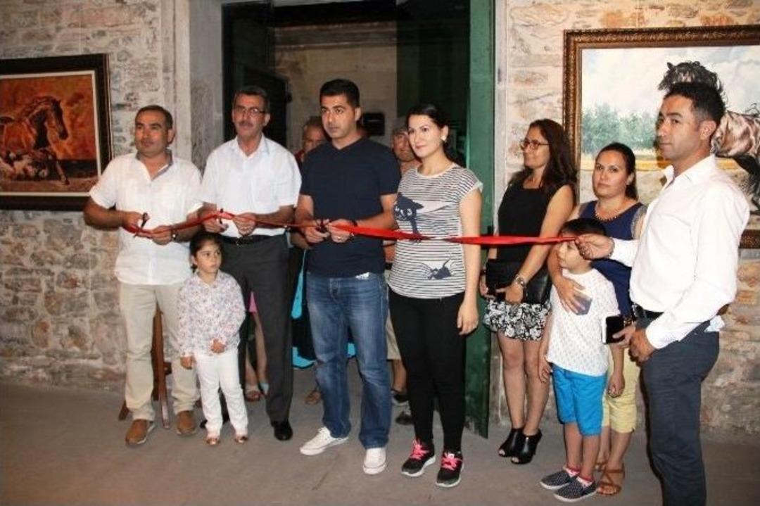 Ressam Polisin Sergisi B&uuml;y&uuml;k Beğeni Topladı