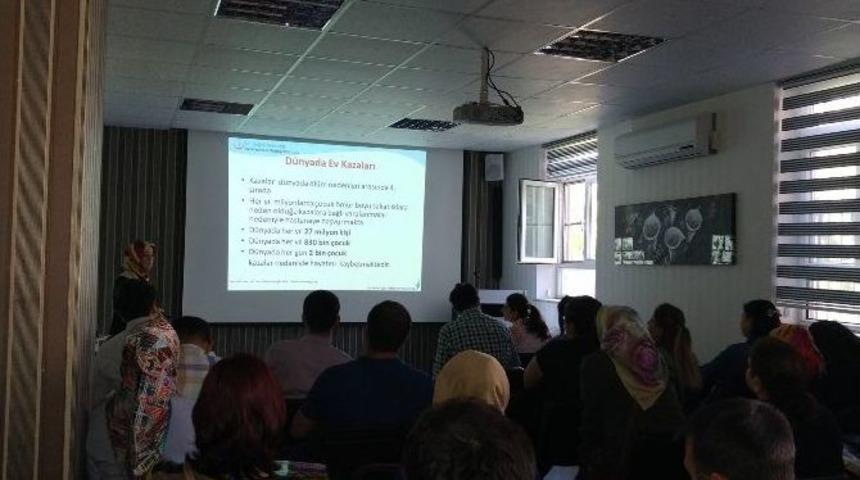 Doktorlar İle Sağlık &Ccedil;alışanlarına Eğitim Verildi