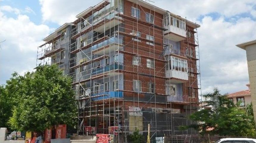 İnşaattan D&uuml;şen İş&ccedil;i Ağır Yaralandı