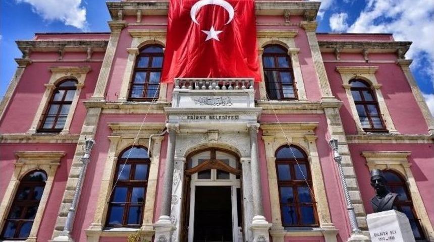 Edirne, Şehidi İ&ccedil;in T&uuml;rk Bayraklarıyla Donatıldı