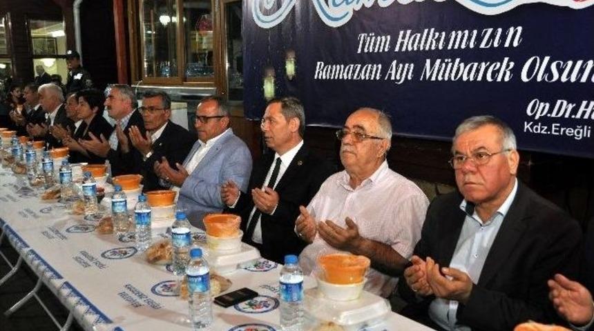 Uysal, İftarda Muhtarları Ağırladı