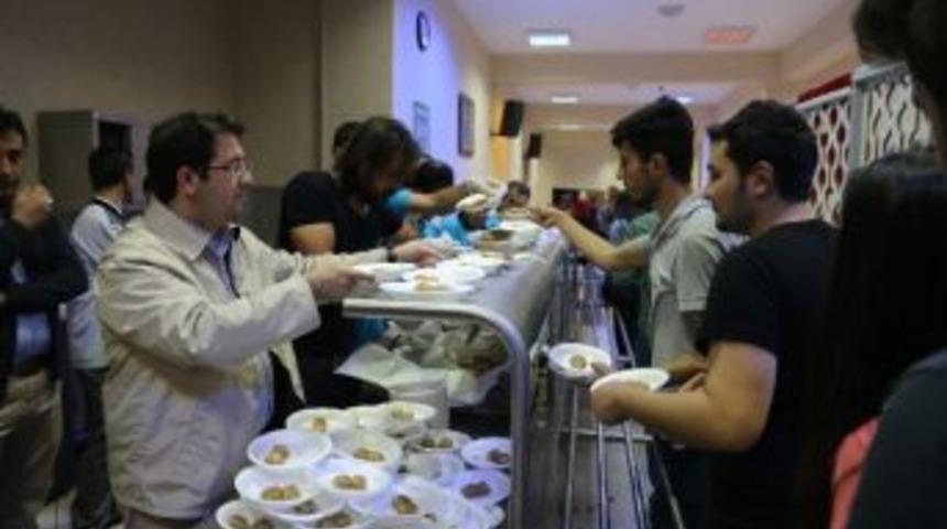 Aksaray Belediyesi &Ouml;ğrencilere İftar Programı D&uuml;zenledi