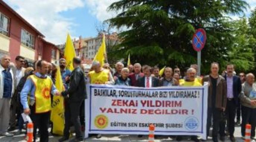 &Ouml;ğrencilerine &ldquo;&ccedil;ocuk Hakları S&ouml;zleşmesi&rdquo; Kitabı Dağıtan &Ouml;ğretmen Hakkında İnceleme Başlatmasına Tepki