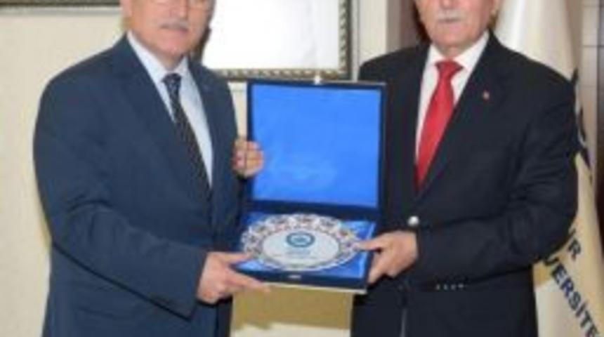 Vali Tuna&rsquo;dan Rekt&ouml;r G&ouml;nen&rsquo;e Veda Ziyareti