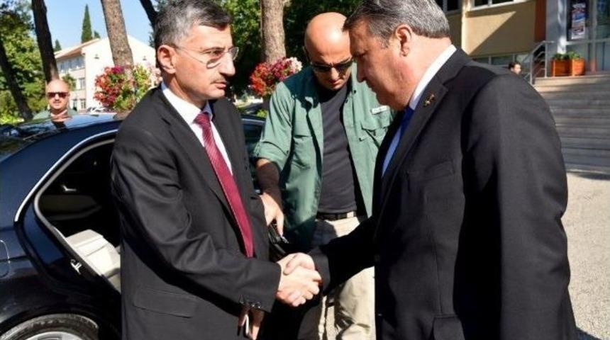 Vali Bektaş&rsquo;dan Başkan &Ccedil;er&ccedil;i&rsquo;ye Veda Ziyareti