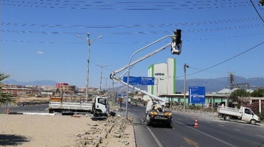 Turgutlu Belediyesi&rsquo;nden &Ccedil;epnidere Kavşağında &Ccedil;alışma