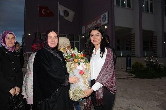 Hatice Külcü Kyk’da Öğrencilerle, Kardeş Sofrasında Buluştu