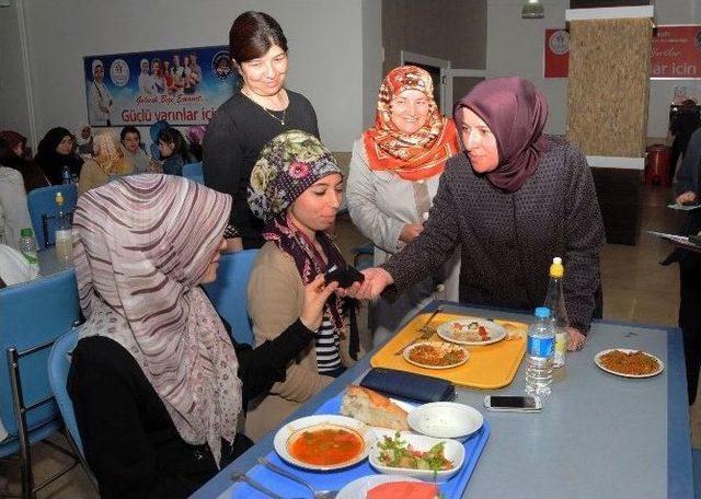 Hatice Külcü Kyk’da Öğrencilerle, Kardeş Sofrasında Buluştu