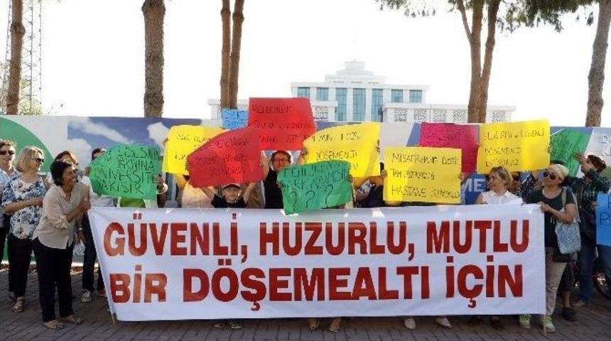 Antalya&rsquo;da &ldquo;geri G&ouml;nderme Merkezi&rdquo; Eylemi
