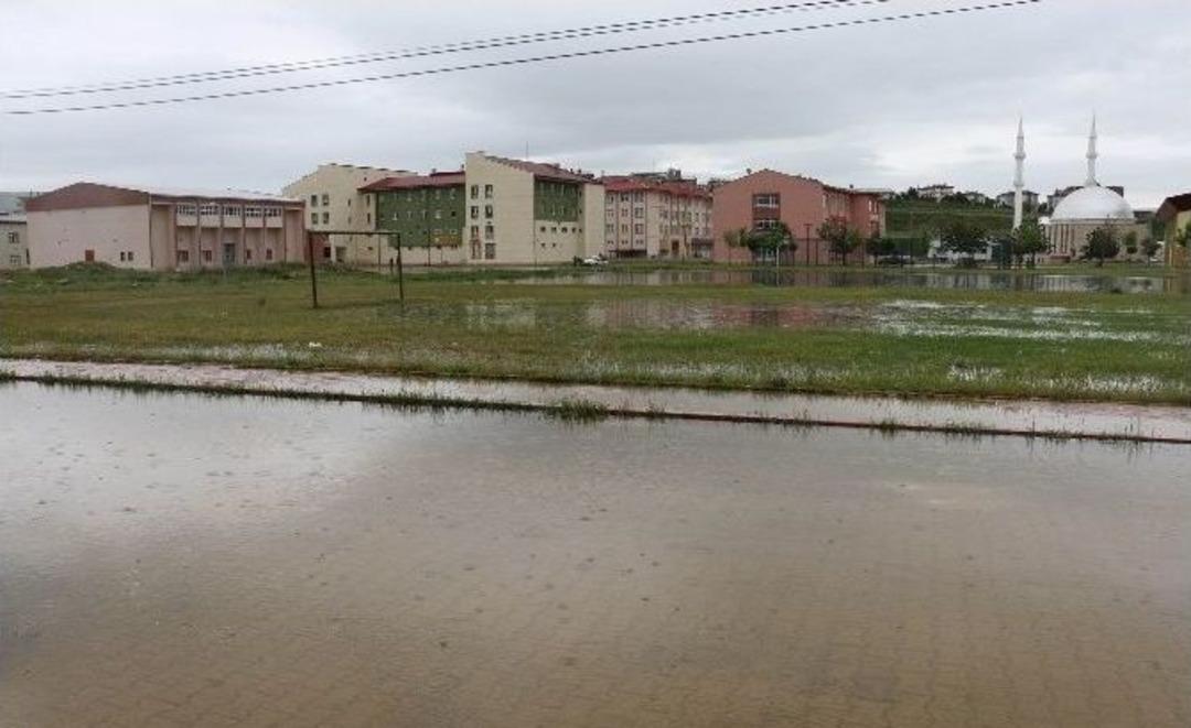 Kanalizasyon Taştı, Okullar Oldu