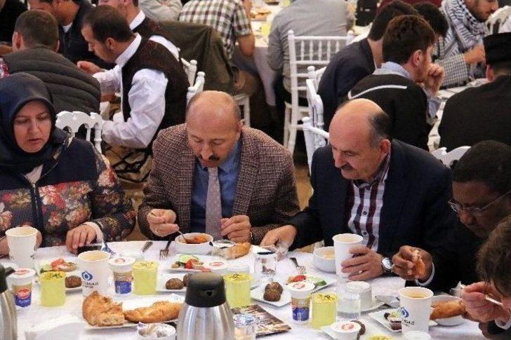 Sudanlı Müslümanlar Sultangazi İftar Çadırında Yöresel Yemekleriyle İftar Yaptı G2